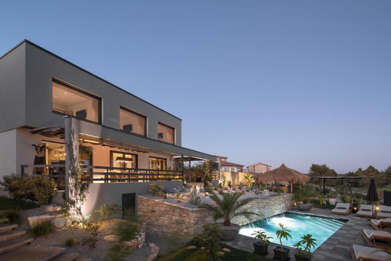 Villa Merapi Sveti Lovreč Pazenatički Exterior foto